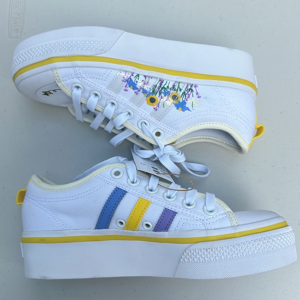 Addias nizza girls 5 1/2